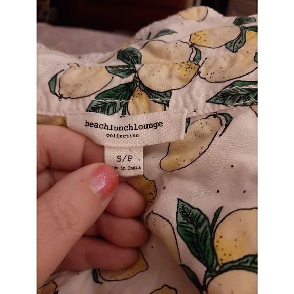 Beach lunch lounge small pet lemons button front top - Picture 2 of 3